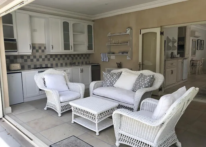 Constantia Valley Lodge